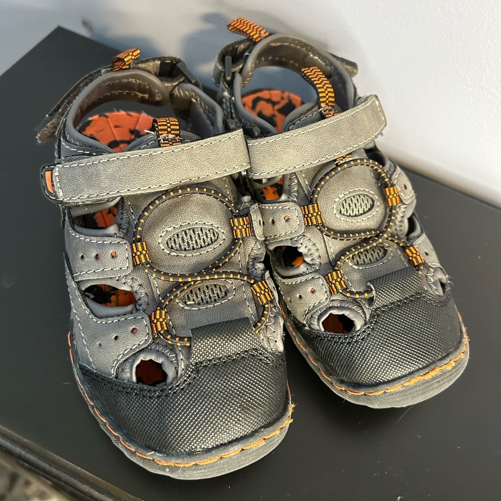 Like New Boys Size 9.5M Sandals